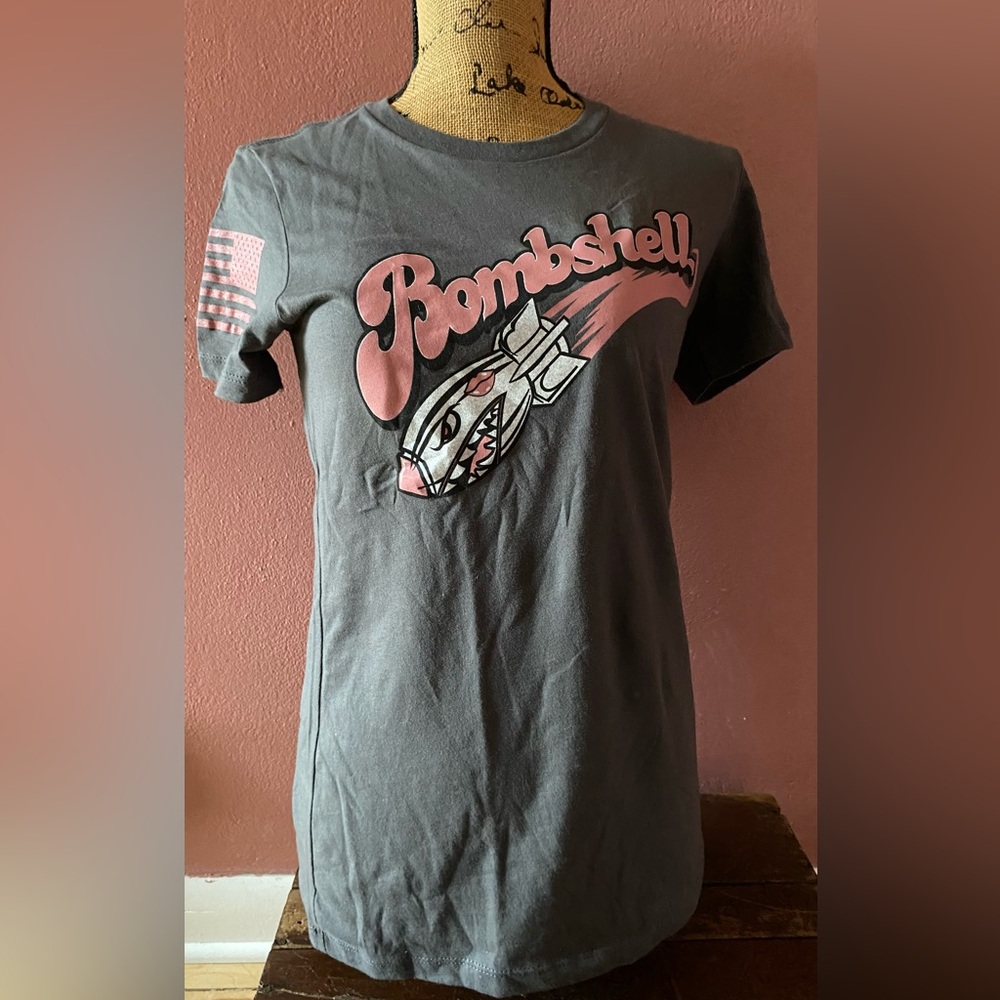 Grunt Style ladies medium shirt